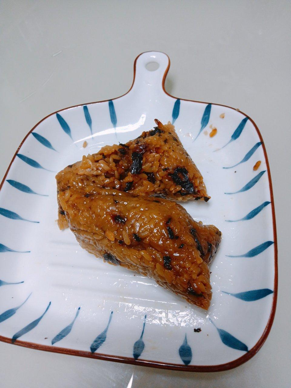 自家包的大肉粽子