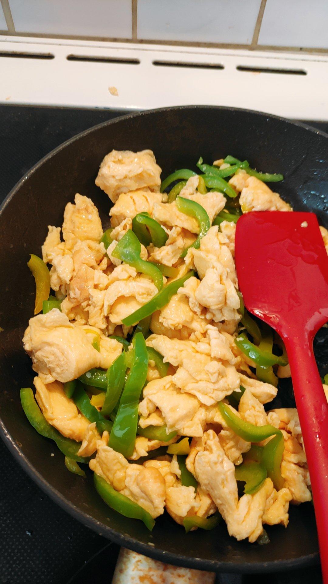 超级下饭菜青椒炒鸡蛋