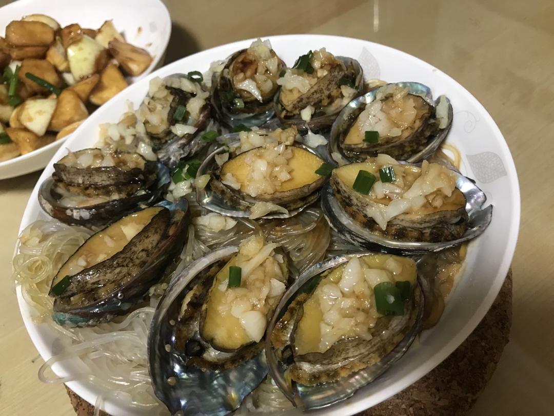 蒜蓉粉丝蒸鲍鱼