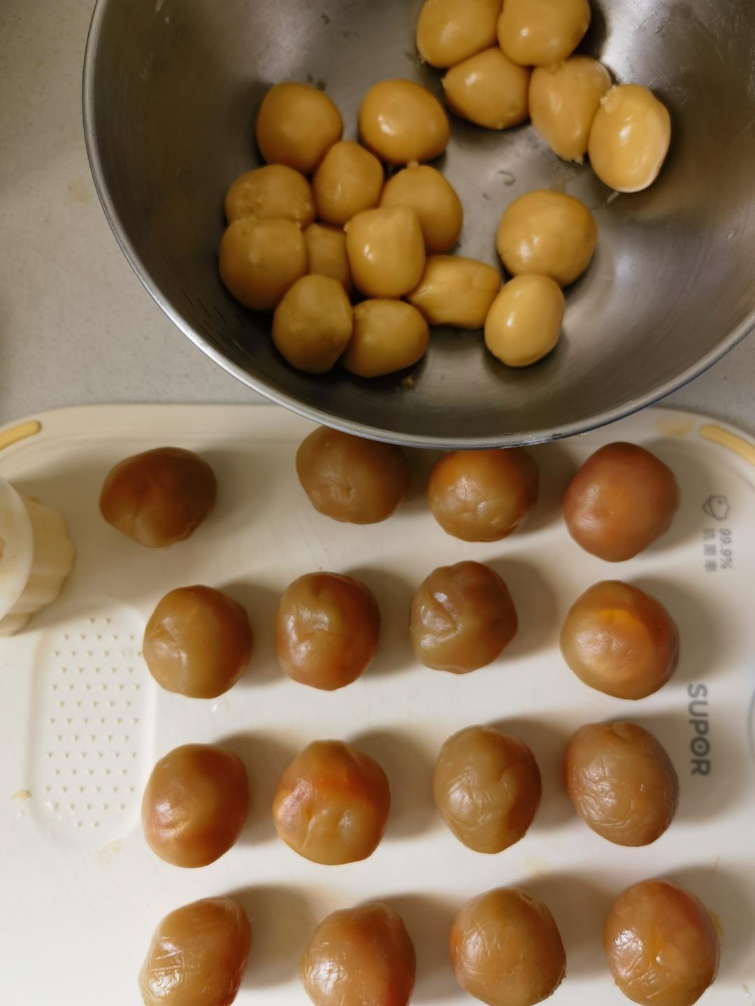 广式月饼—蛋黄莲蓉月饼