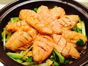 香锅鸡翅配红薯土豆芹菜底的做法 步骤5