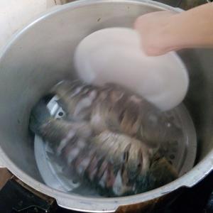 江湖菜，凉拌鲫鱼的做法 步骤2