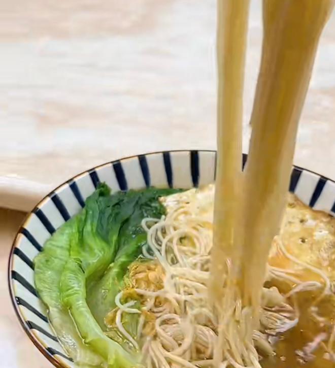 真的超级简单好吃的“高汤”面条🍜的做法