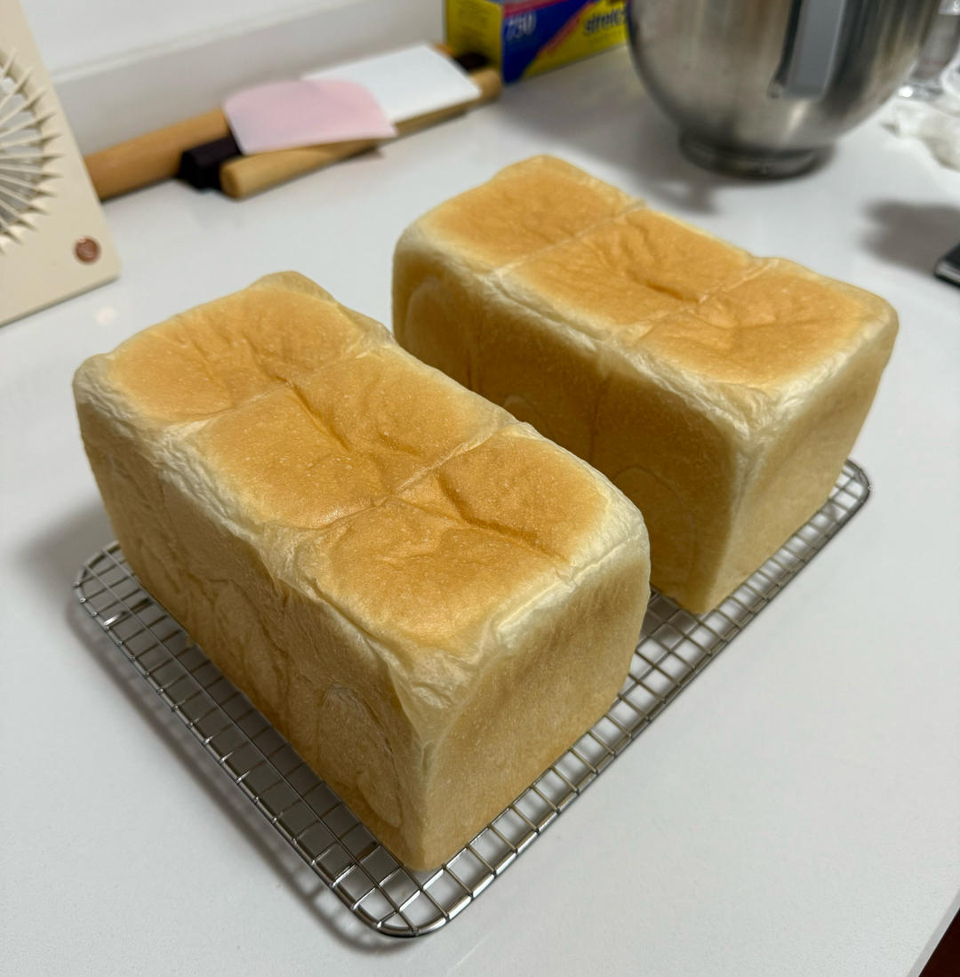 轻盈绵软、整形方便的经典三明治白吐司