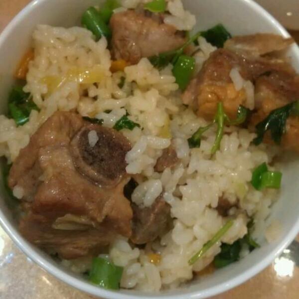 喷香排骨焖饭（爆好吃）