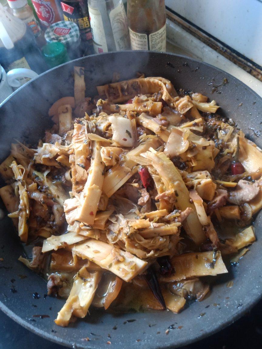 肉香笋鲜的春笋炒五花肉