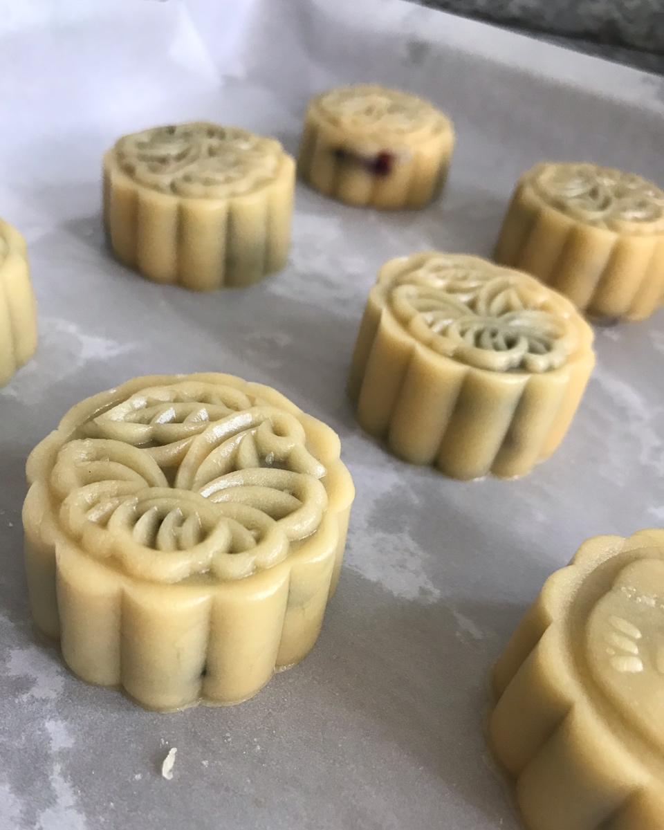 广式月饼—蛋黄莲蓉月饼
