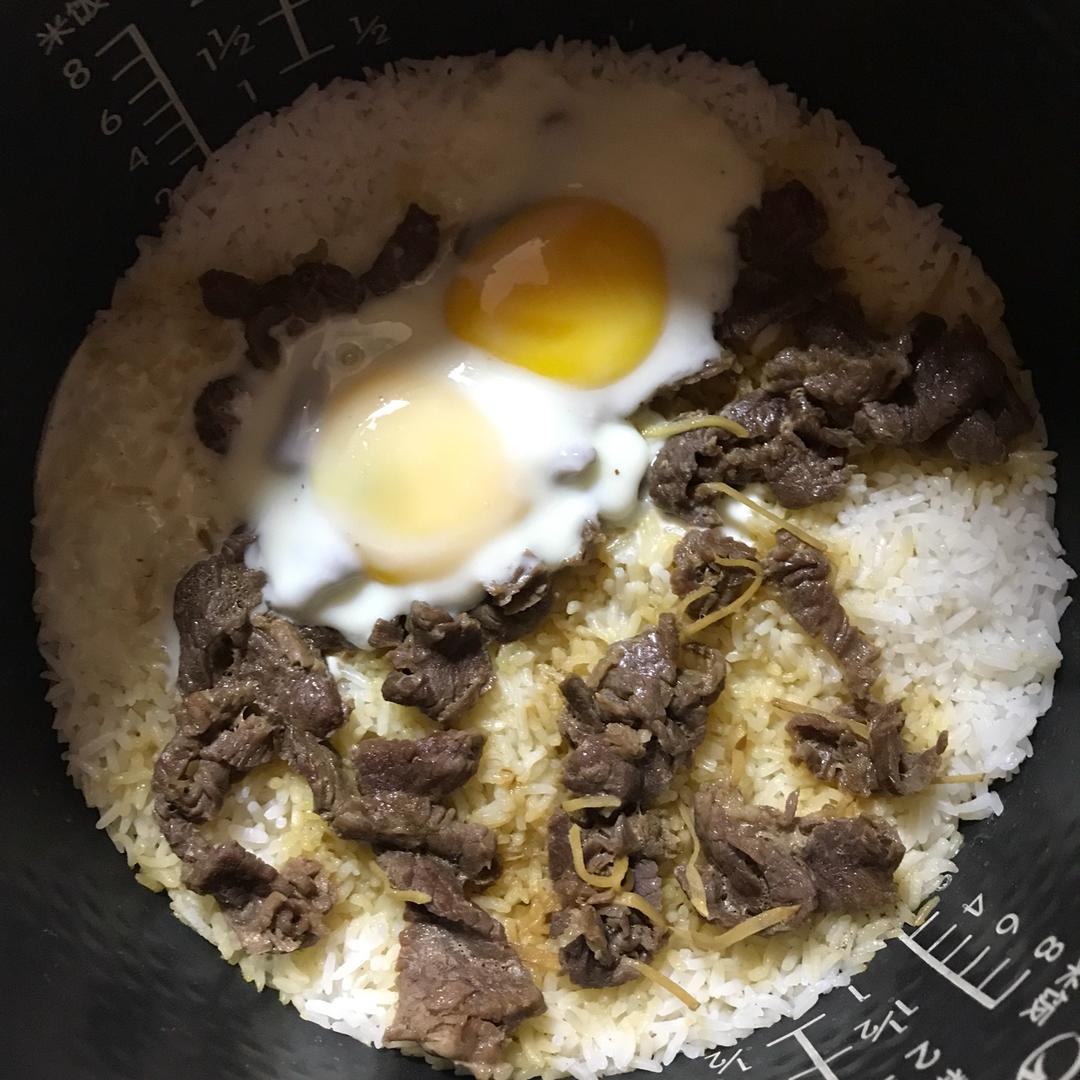 牛肉窝蛋饭（电饭锅版本）