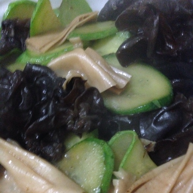 黄瓜腐竹炒木耳