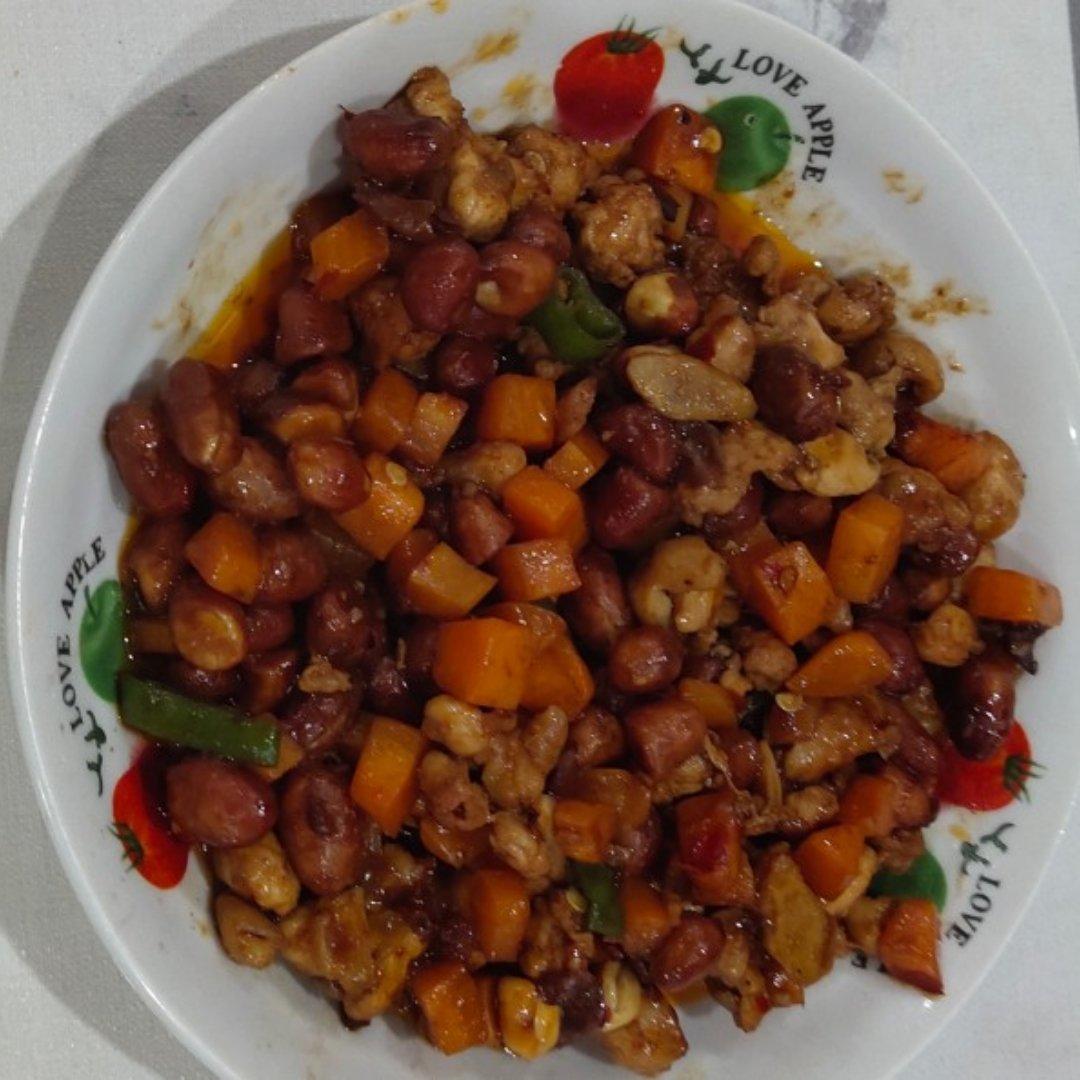 宫保鸡丁还是宫爆鸡丁