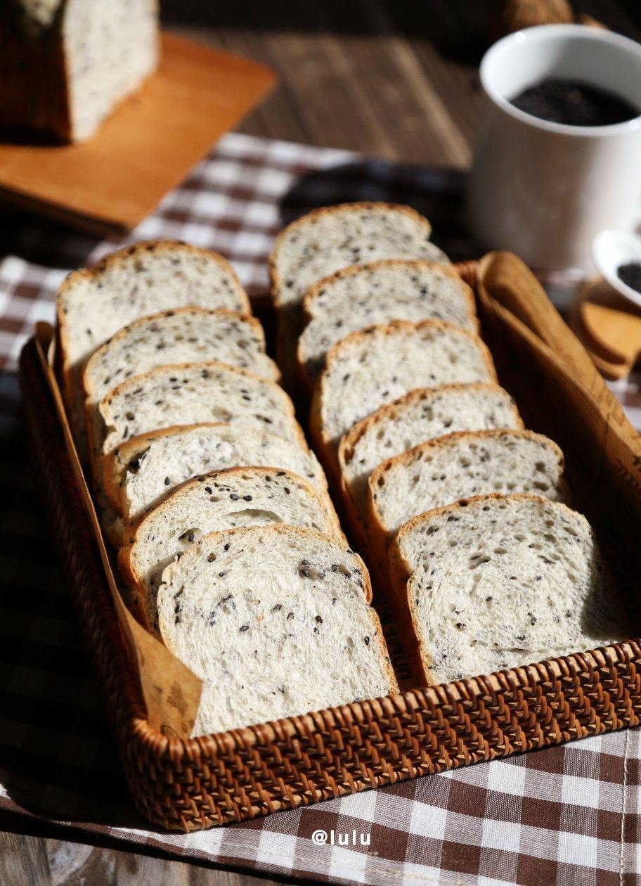 营养丰富的黑芝麻小吐司