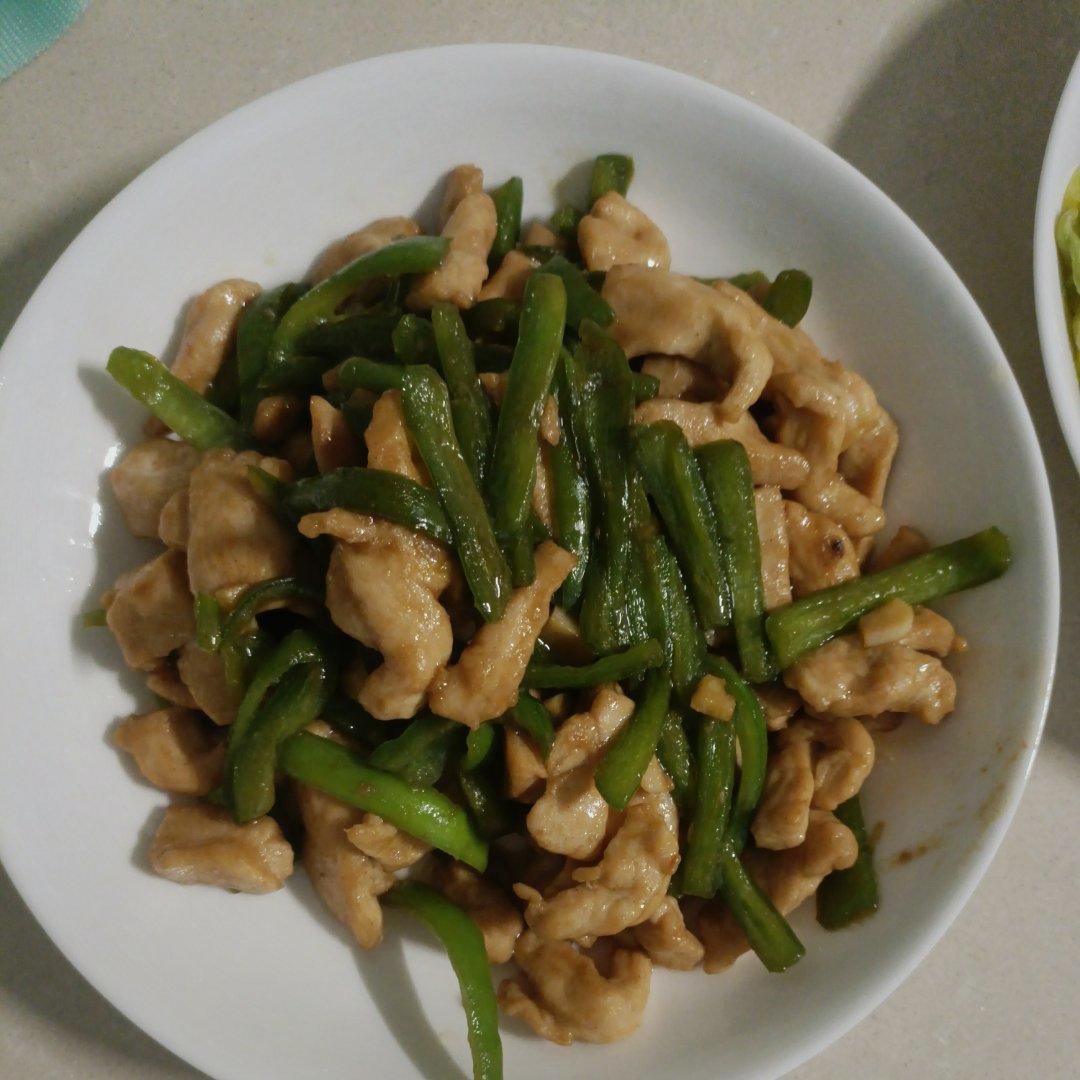 巨好吃的青椒炒鸡胸肉丝，超下饭