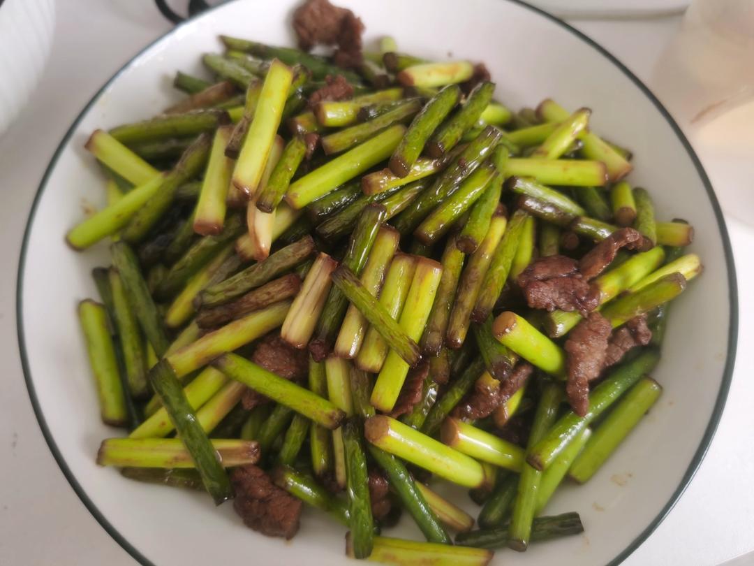 简单易做的下饭菜－蒜苔炒肉