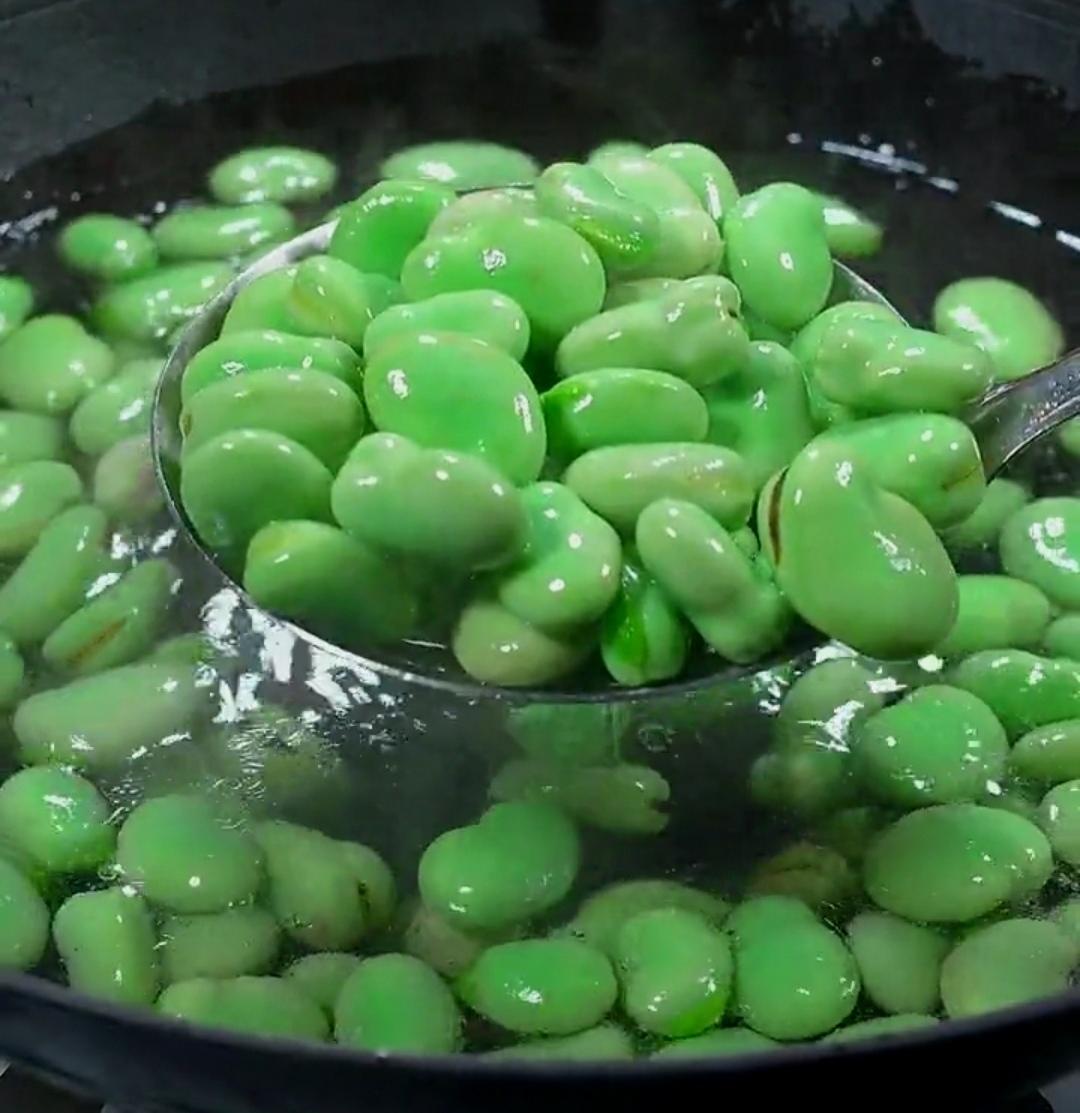 蚕豆韭菜炒肉片的做法 步骤1