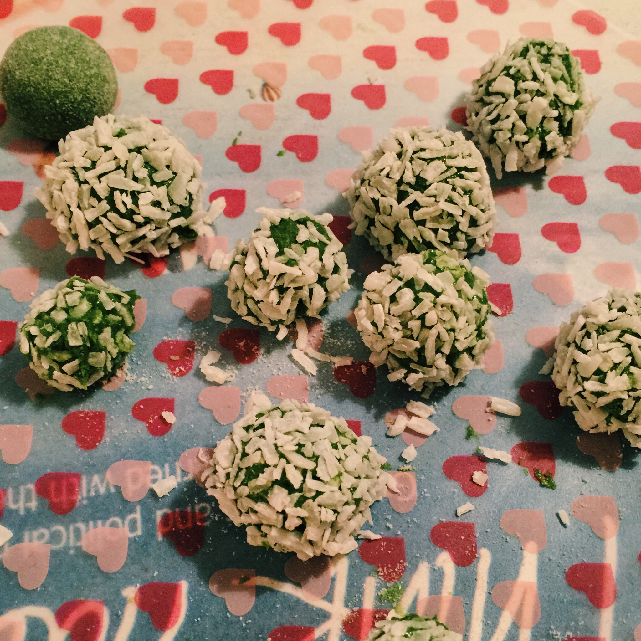 四种口味的五分钟牛乳糖—原味、巧克力、咖啡、抹茶