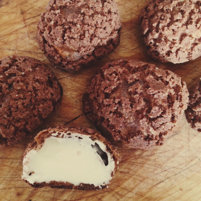 巧克力酥皮泡芙