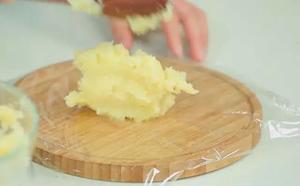 【微体】超简单却超美味！肉末土豆泥的做法 步骤6