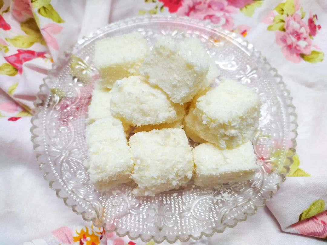 完胜85度C牛奶椰丝小方