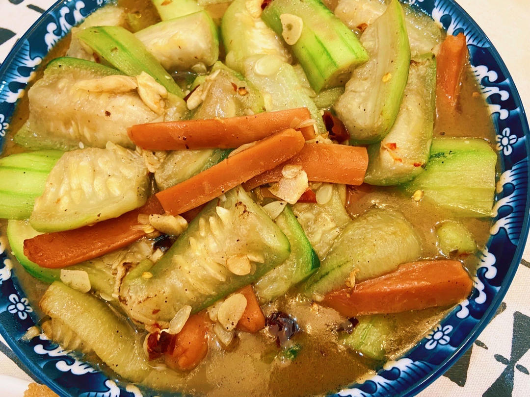 鲜香美味！好吃到舔盘的丝瓜炒鸡蛋