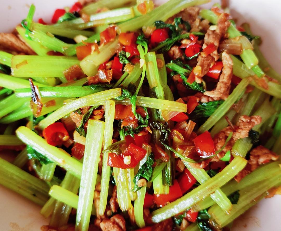 好吃到邻居敲门蹭饭的芹菜炒牛肉！