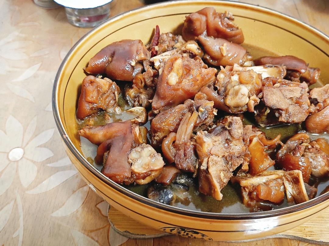 美味的家常菜：红烧猪蹄