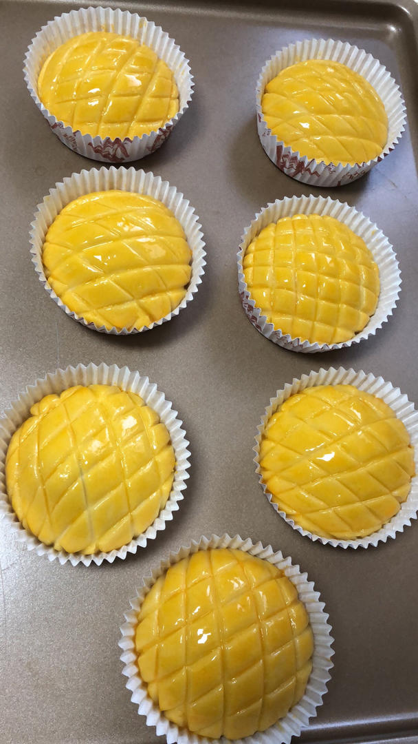 好吃到炸裂的港式菠萝包（附带制作酥皮的小视频）