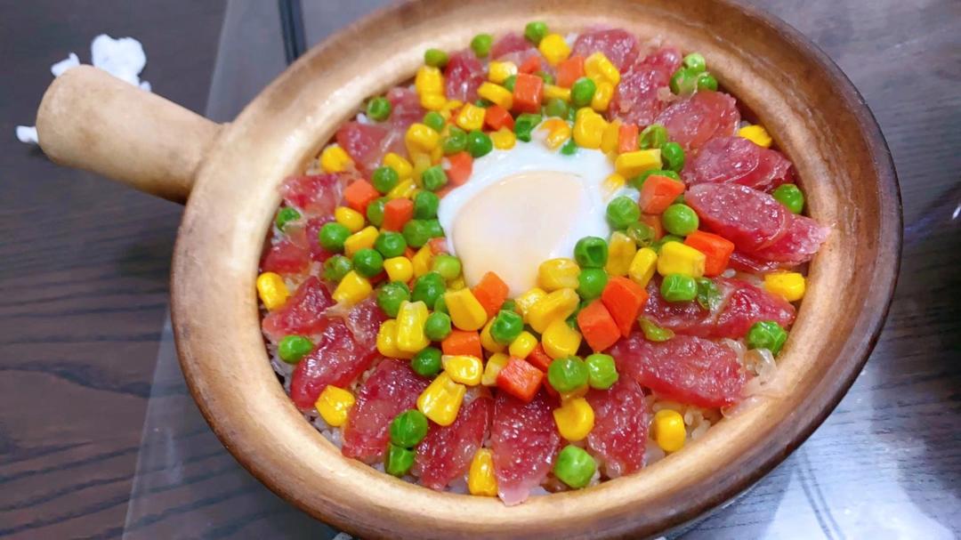 广式腊味煲仔饭