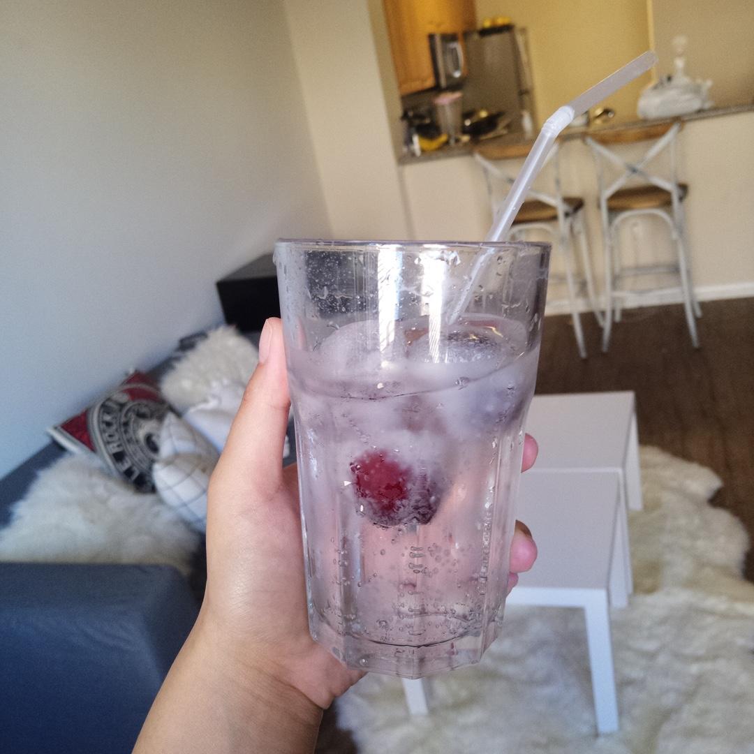 夏季清凉饮品--樱桃雪碧