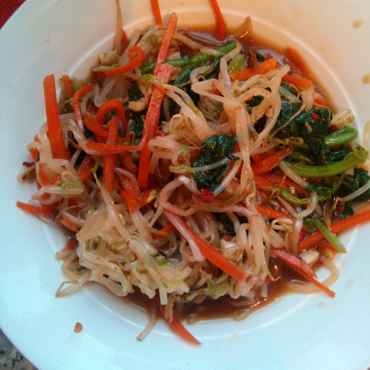 酸辣菠菜豆芽拌红薯粉