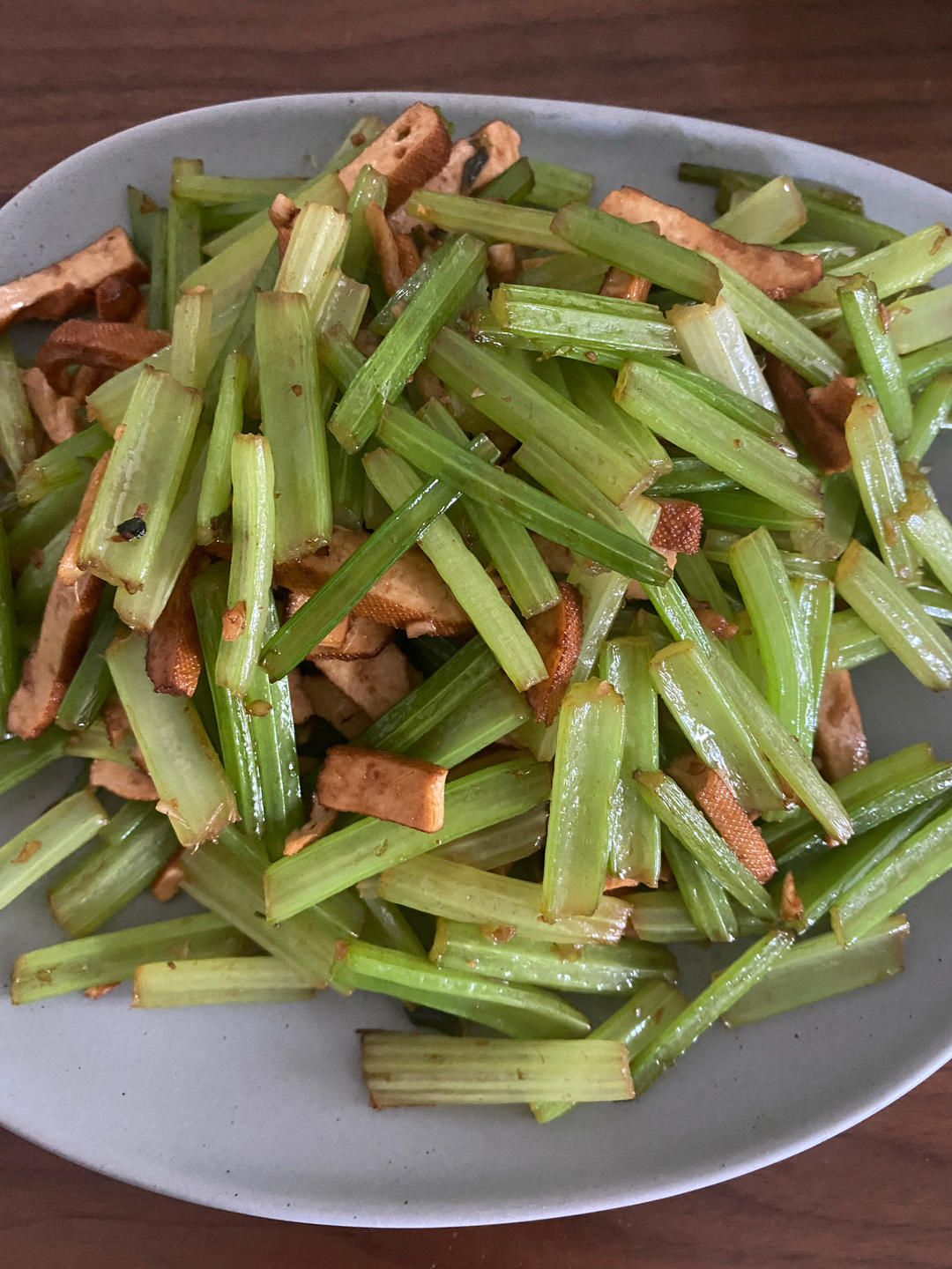 午餐晚餐简单快手下饭菜芹菜炒香干