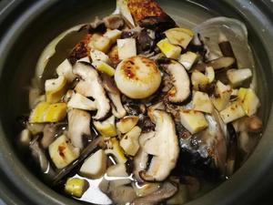 菌菇炖白鲢鱼豆腐的做法 步骤6