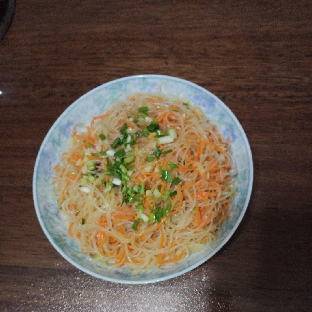 凉拌胡萝卜粉丝合菜