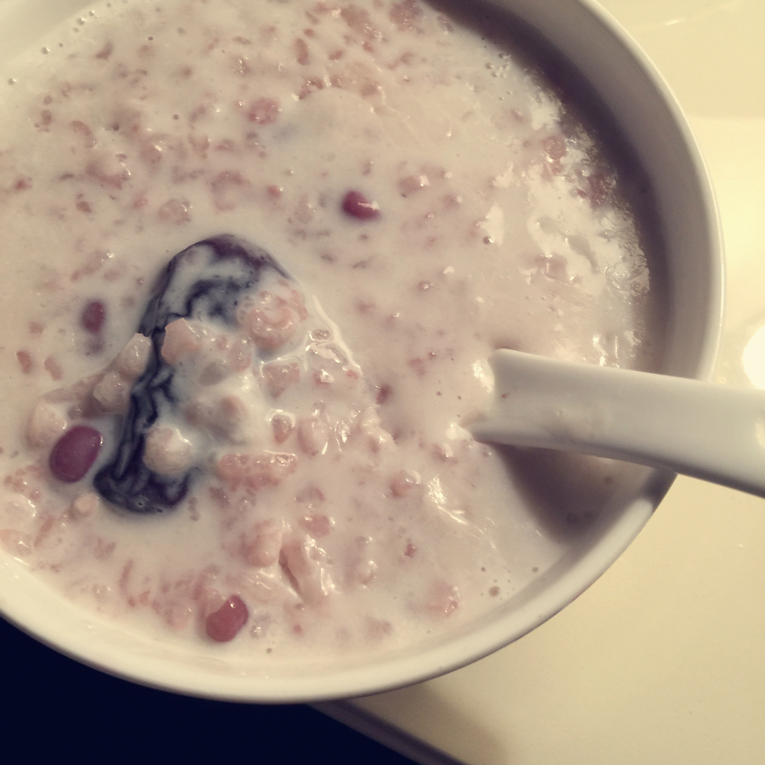 红枣红豆薏仁牛奶粥