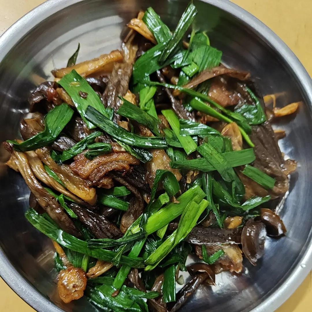 不二鹿茸菇炒肉