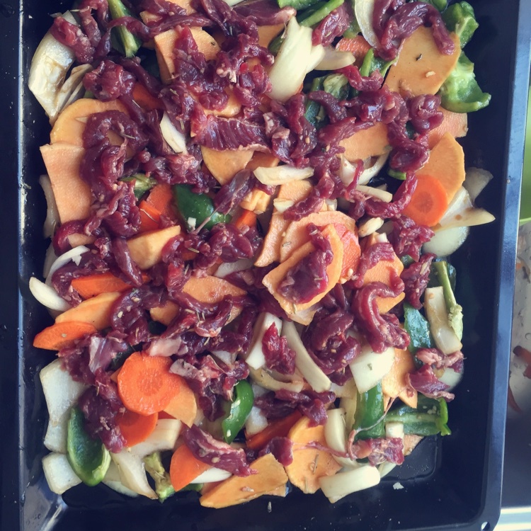 迷迭香蔬菜烤牛肉