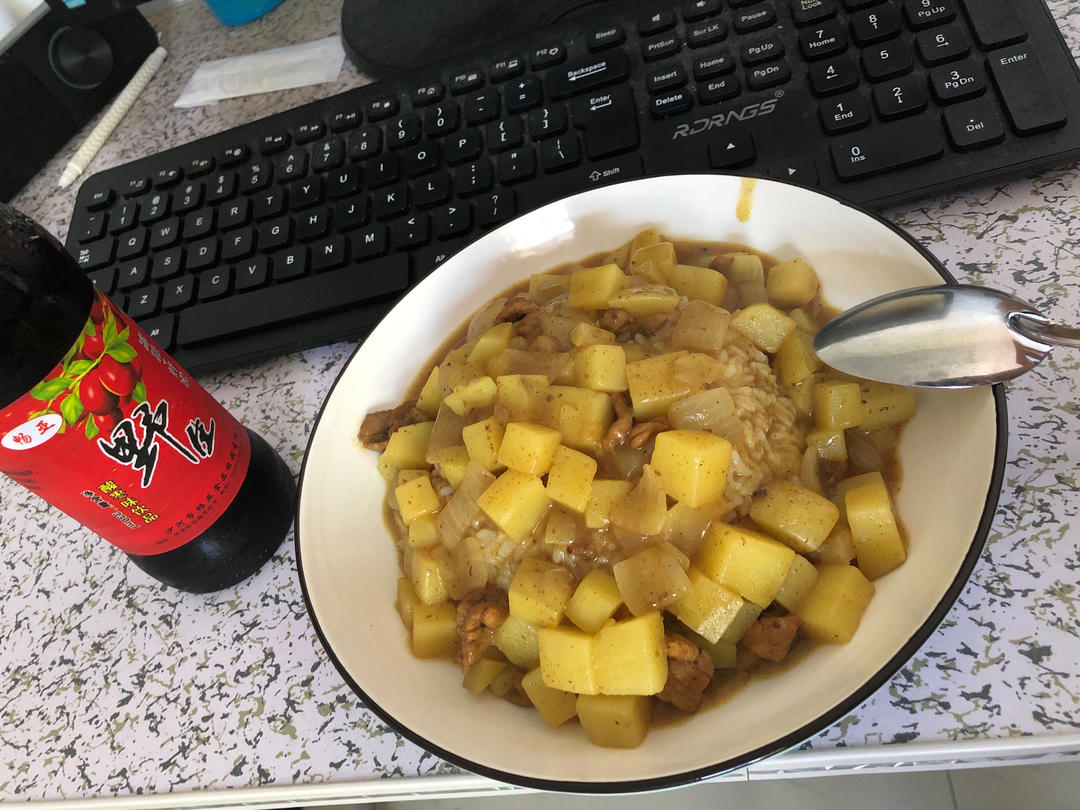 简单好吃的咖喱鸡肉饭（土豆很糯，鸡肉很嫩，三十分钟左右完成）