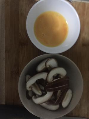 香菇蛋炒饭的做法 步骤1
