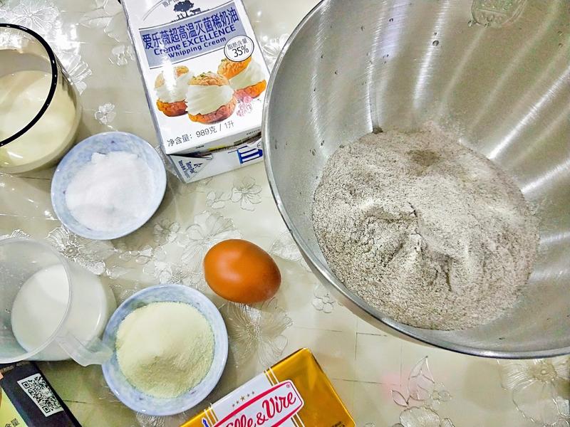 纯奶手撕吐司的做法 步骤1