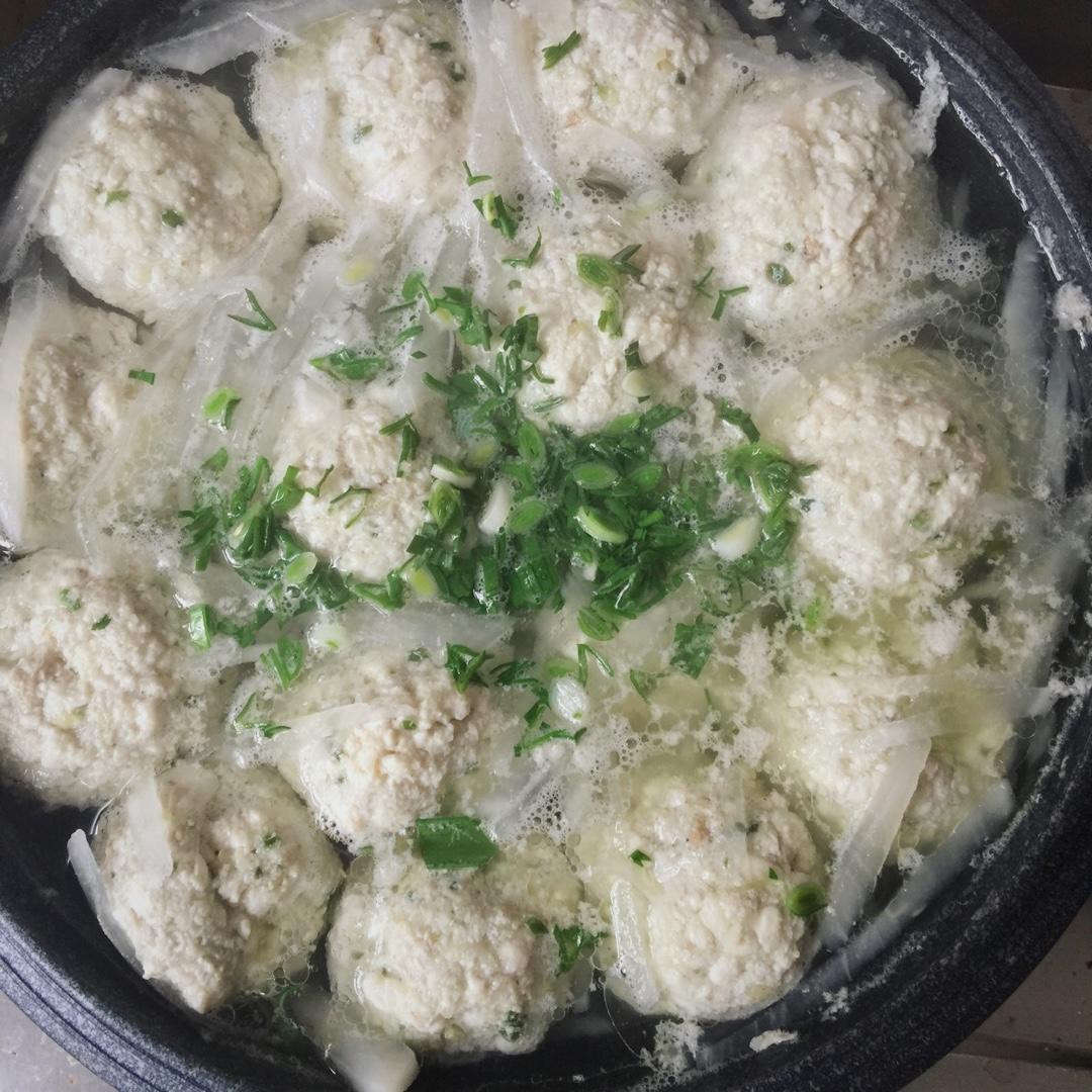 【10分钟系列】白萝卜豆腐圆子汤