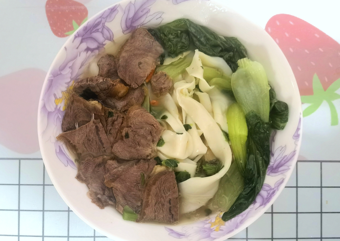 青菜牛肉面(10分钟搞定一餐)