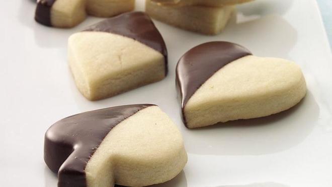 Chocolate-Dipped Shortbread Cookies的做法