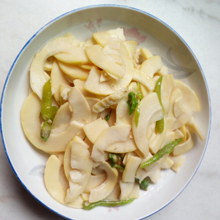 季春生吃饺子做的素炒竹笋