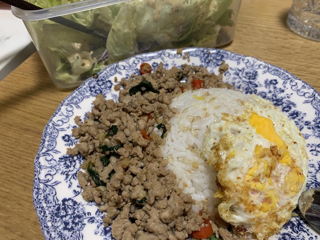 饭扫光—泰式金不换猪肉碎