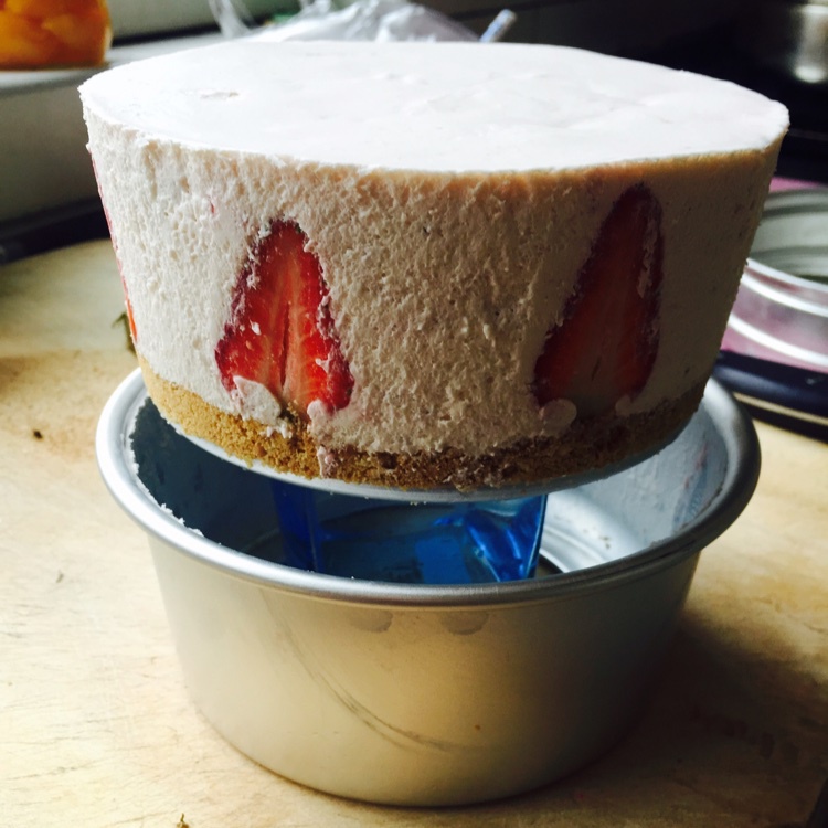 《Tinrry下午茶》教你做草莓芝士慕斯（6寸配方）