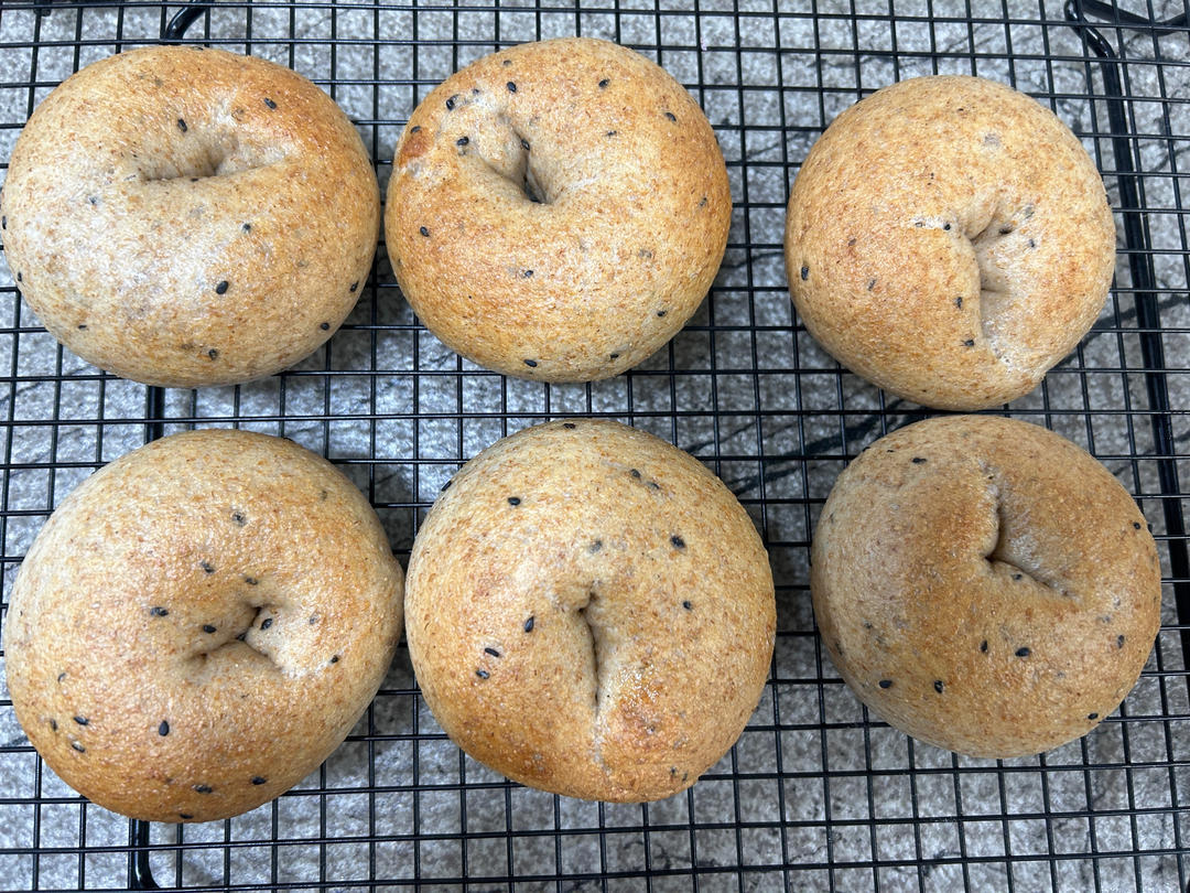 双倍黑芝麻奶酥贝果🥯一起吃养生贝果吧