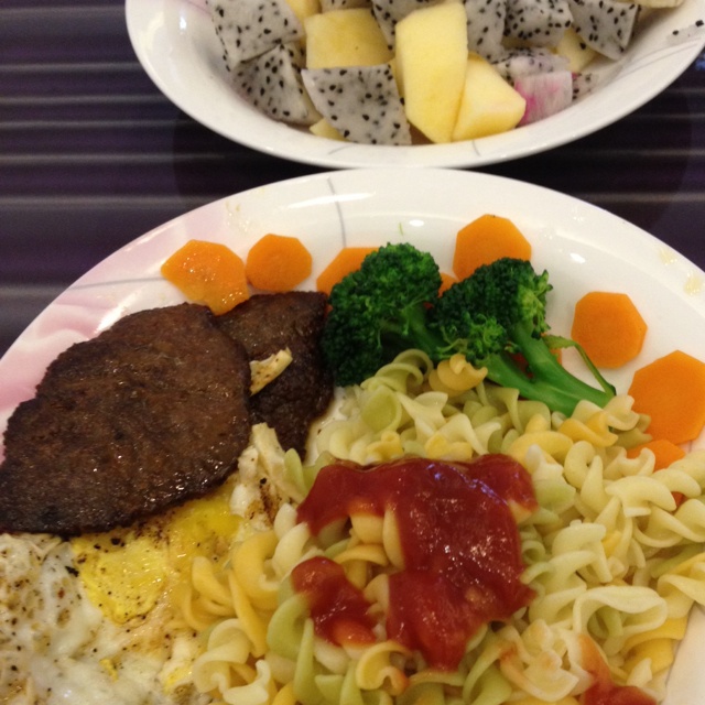 黑椒牛排（配土豆/鸡蛋，意面/蔬菜）