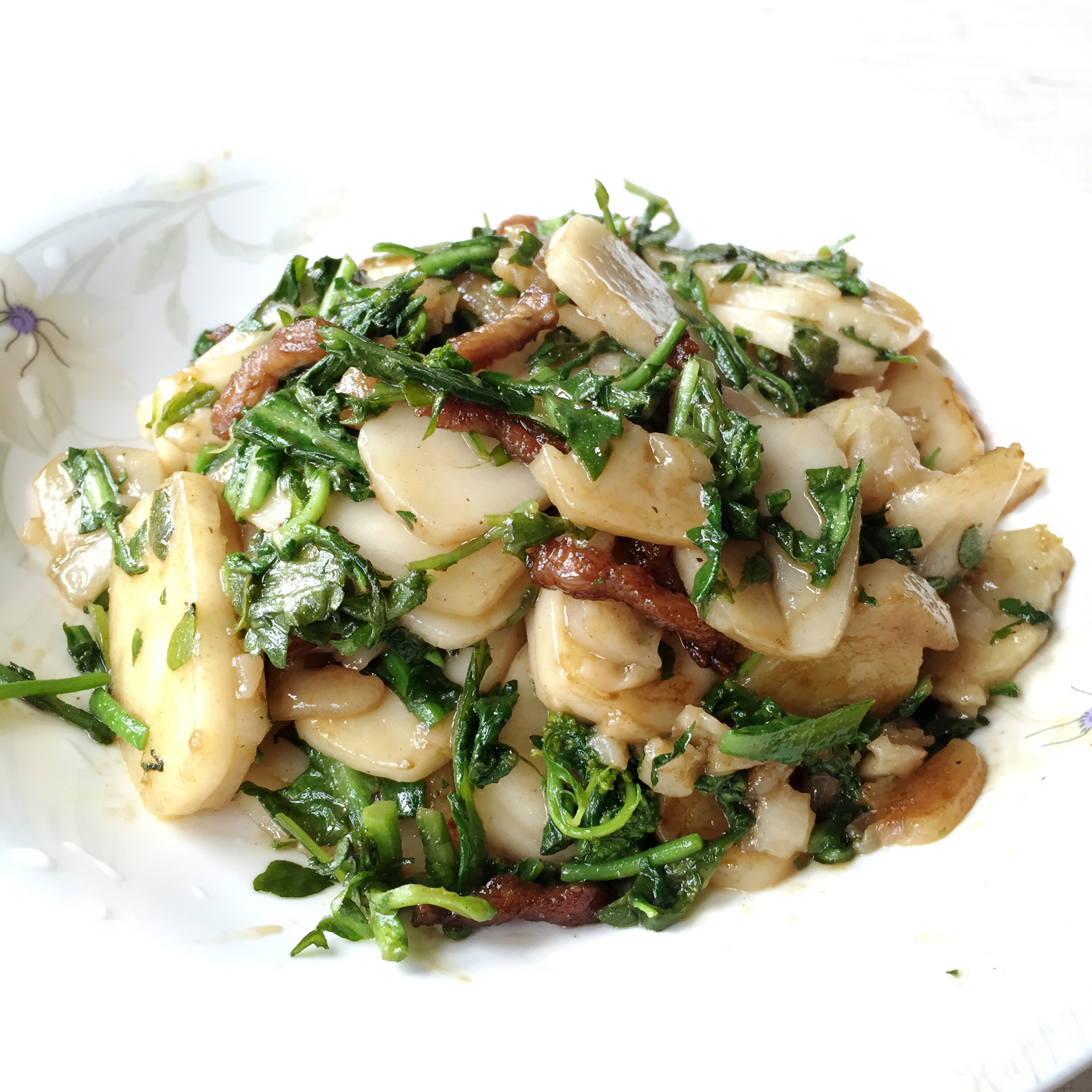 家常菜 荠菜肉丝炒年糕 隽永的小米粥做的荠菜肉丝炒年糕