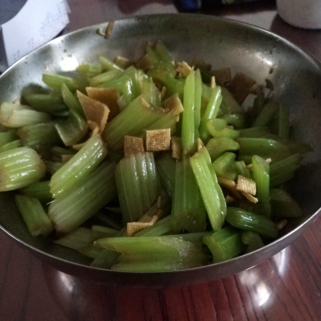 凉拌芹菜（简洁版）