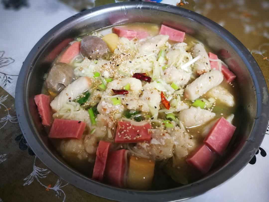酸菜鱼片面