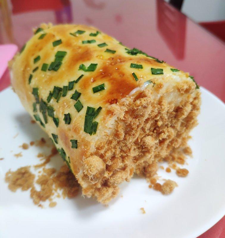牛牛pp做的香喷喷的肉松面包卷,来试试吧!
